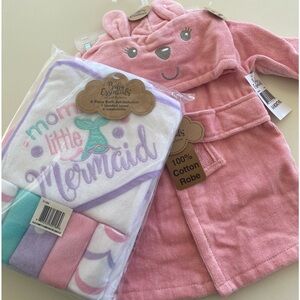 NWT Bundle of Hooded Robe & Towel Set